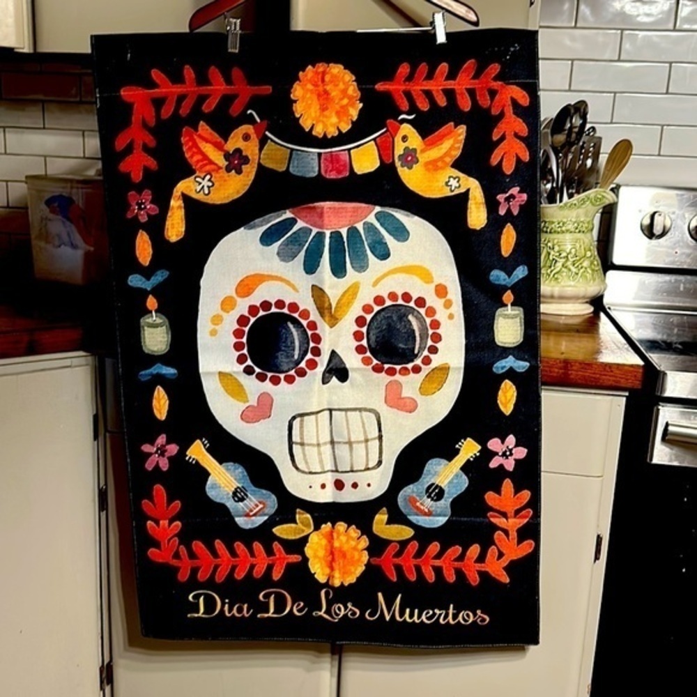 👻 New. 27 x 40 outdoor flag Heavy linen feel. Pattern on both sides. Halloween